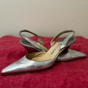 Manolo Blahnik Carolyne Metallic Pumps